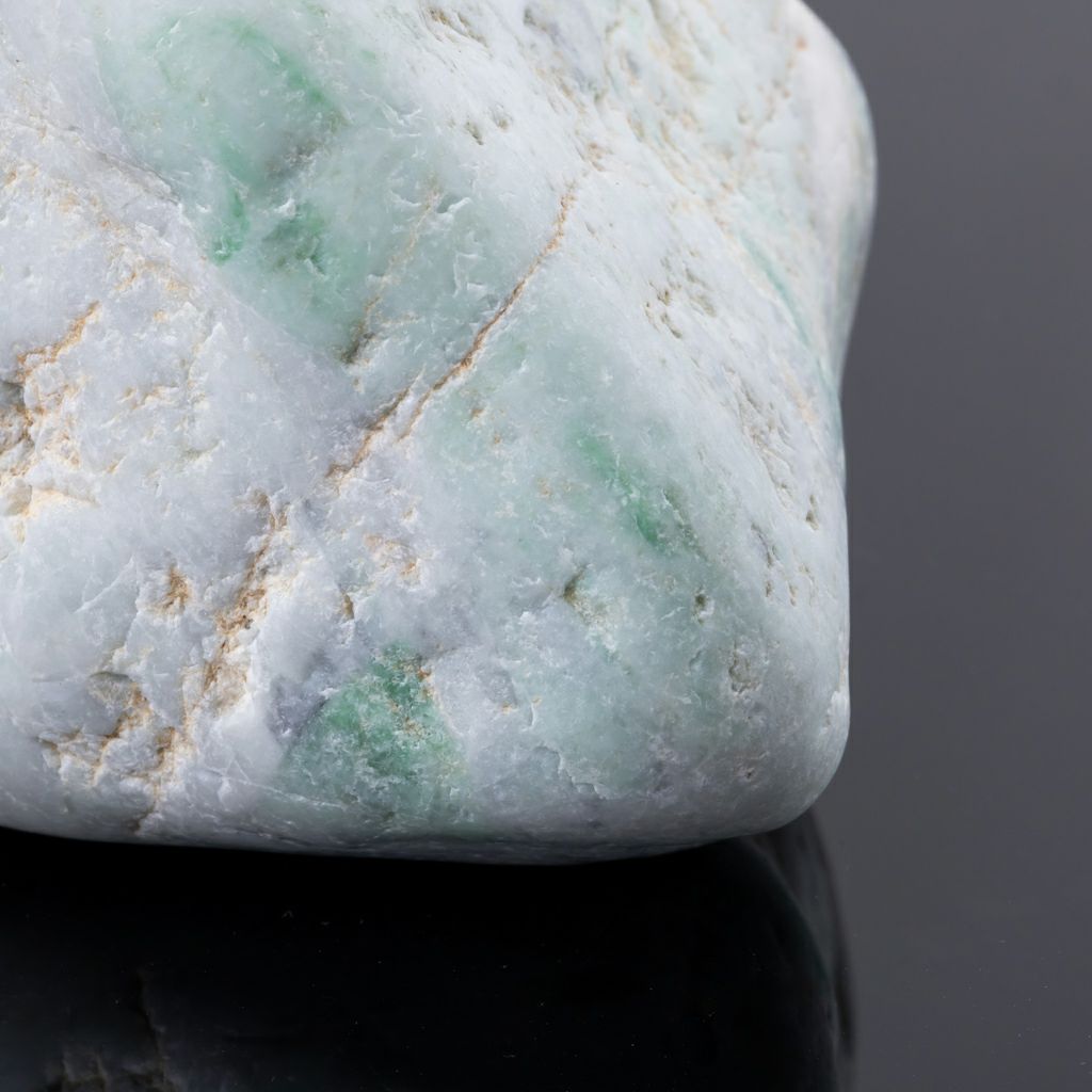 白緑色 緑の上質部分 海石］ 糸魚川翡翠海石13g ヒスイ ひすい 白