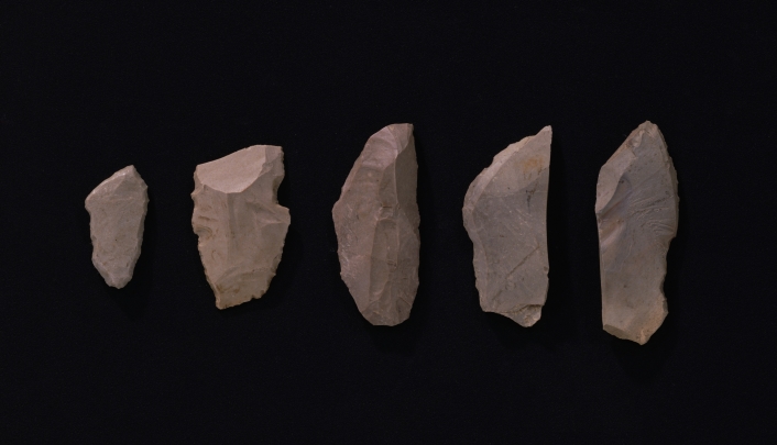 北海道の石器 尖頭器 石匙 石錐 ミニチュア石斧 計4点組 (