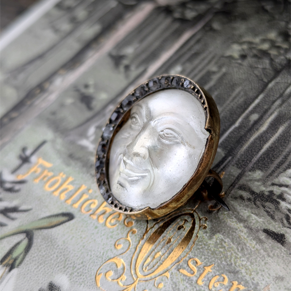 マンインザムーンとペーストガラスのブローチ - アンティーク k-nuts