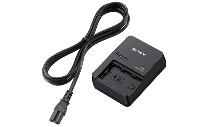 α7 IV「ILCE-7M4」を開封して付属品をチェック。本体充電はUSB PDに