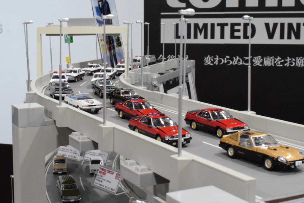 1/18ミニカー解体ジオラマ 1/18ミニカー解体ジオラマ 1/18ミニカー解体