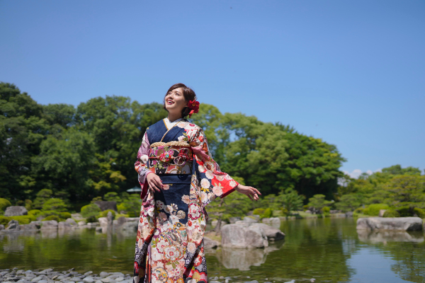 紺色に古典柄の伝統的な意匠がきらびやかな王道振袖〈No.F6-83