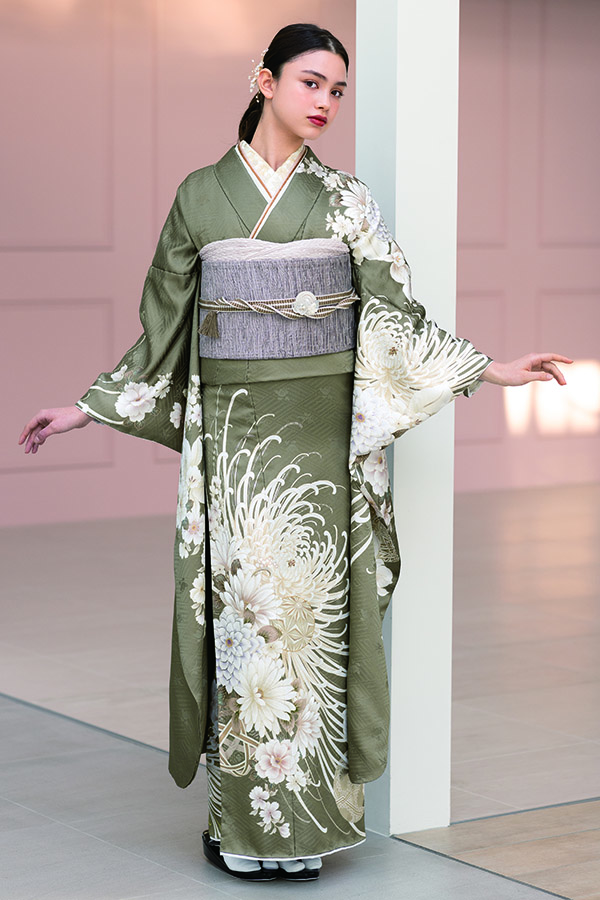 淡い水色に古典柄のパステルな色使いがガーリーな振袖〈No.FL-C315