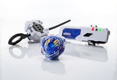 次世代ベーゴマ 「ベイブレードバースト」 7月下旬発売！ | タカラ