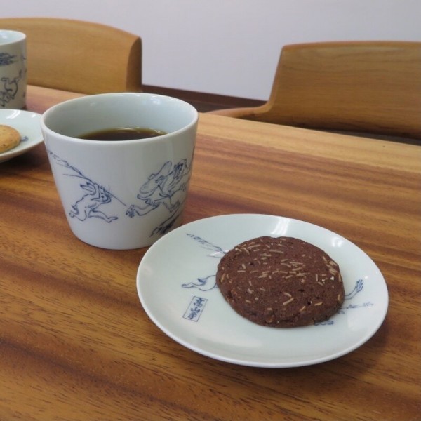 小皿 相撲〈国宝 鳥獣人物戯画〉 | 高山寺公式ショップ | 京ものさんぽ