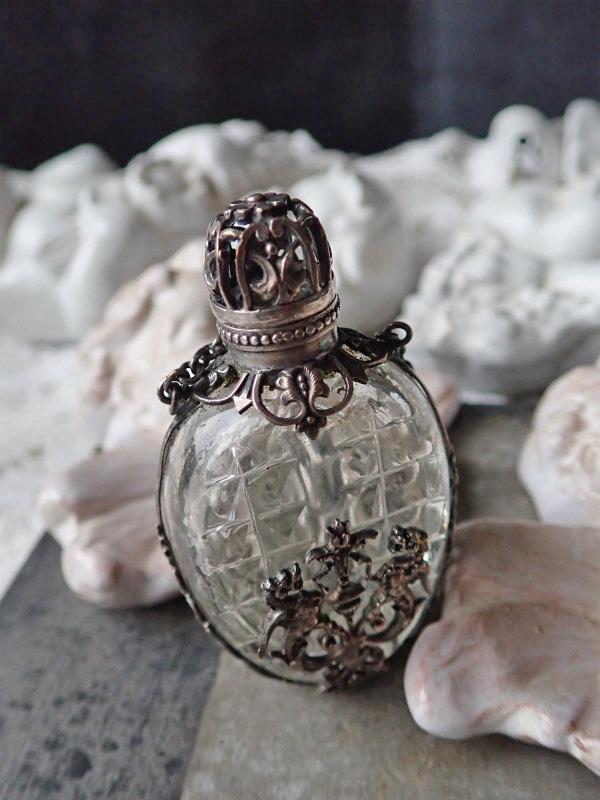 1900年代初頭】【グリフォン/ワイバーンの透かし細工カットガラス香水