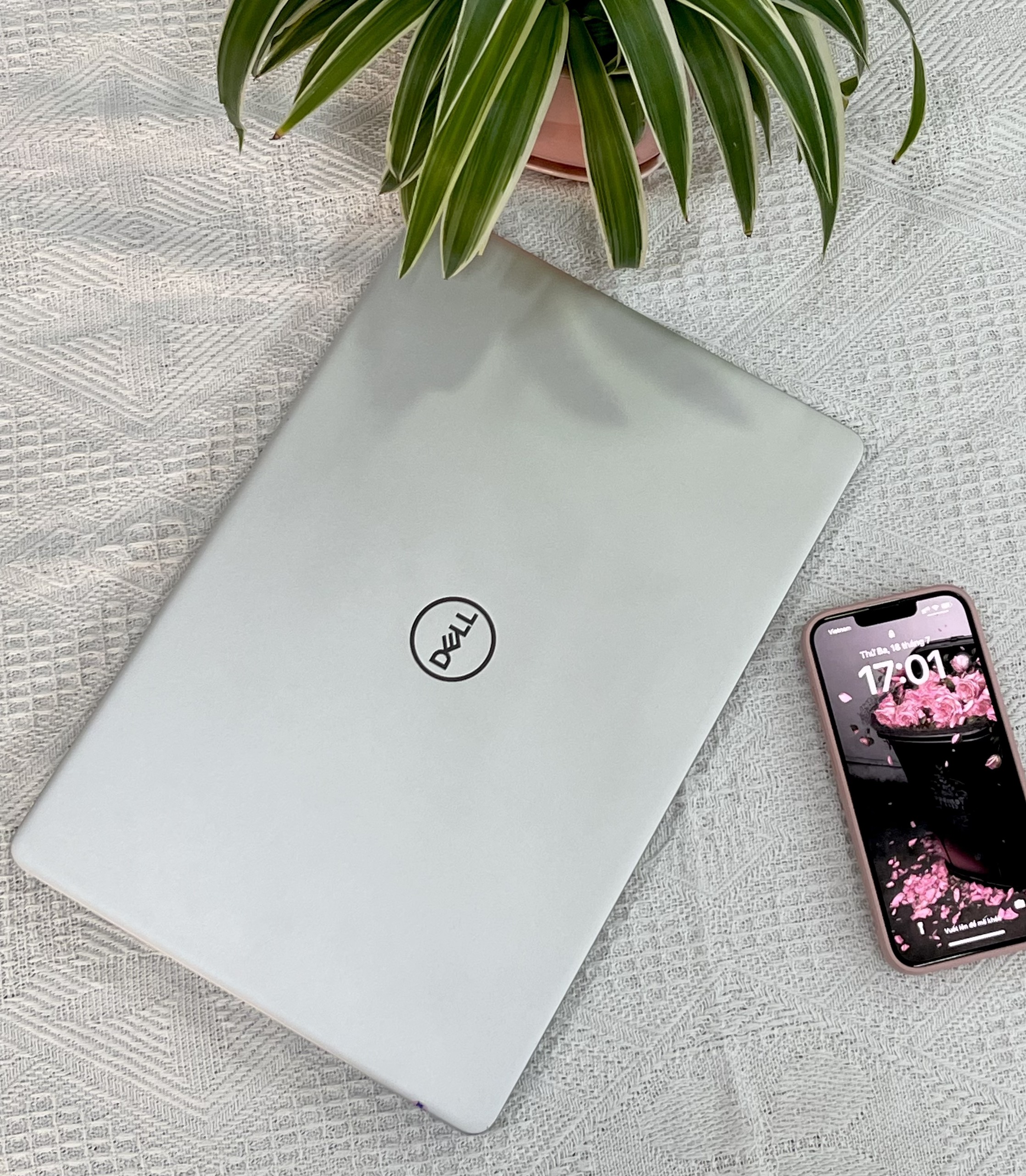 Dell inspiron 5370 ノートパソコン corei5 シルバー Windowsノート