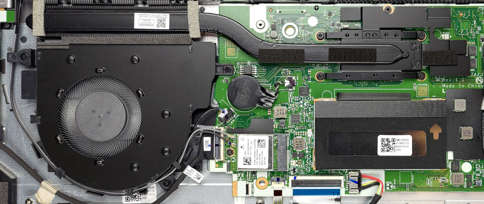 Lenovo IdeaPad 3（15インチ、2022年）を開く方法 - 分解および