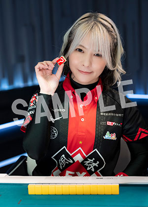 日本麻雀連盟トレーディングカード 二階堂亜樹 サイン付き麻雀牌
