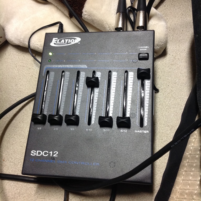 機材レビュー】12ch調光卓 SDC-12 | 照明機材の盛り合わせ