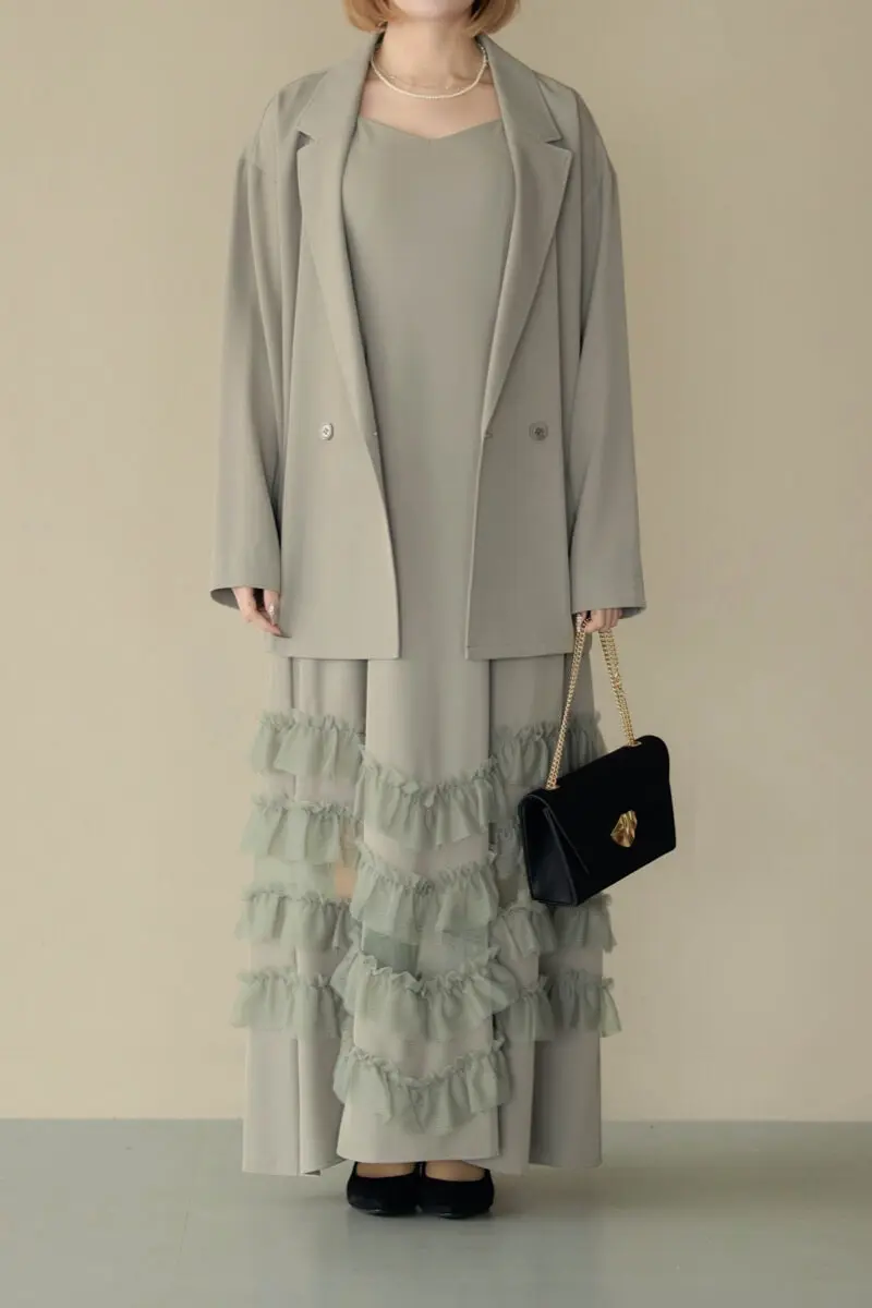 グレージュのトランスペアレントヘムセットアップドレス | et.UNiVER