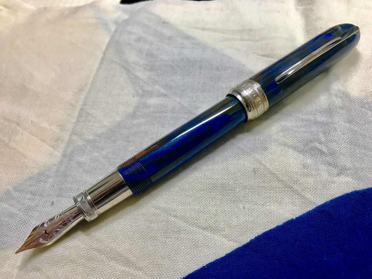 ビスコンティ ヴァン・ゴッホ マキシ バニラ 万年筆 字幅 M