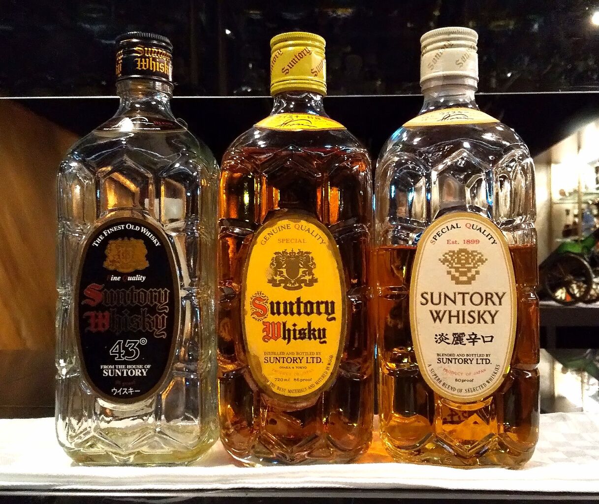 サントリー 黒角 角瓶 ウィスキー 700ml 未開封 サントリー 黒角 角瓶