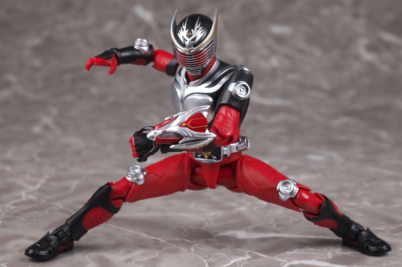 S.H.フィギュアーツ（真骨彫製法） 仮面ライダー龍騎【新品】 S.H.