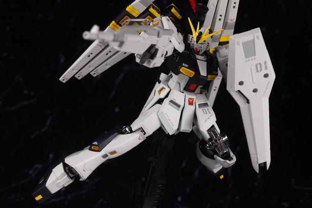 L ROBOT魂 νガンダム(ダブルフィンファンネル装備型) 【公式通販】