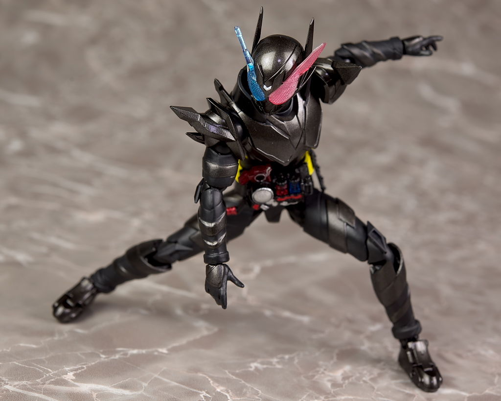 2個S.H.Figuarts 仮面ライダービルド ラビットタンクハザードフォーム