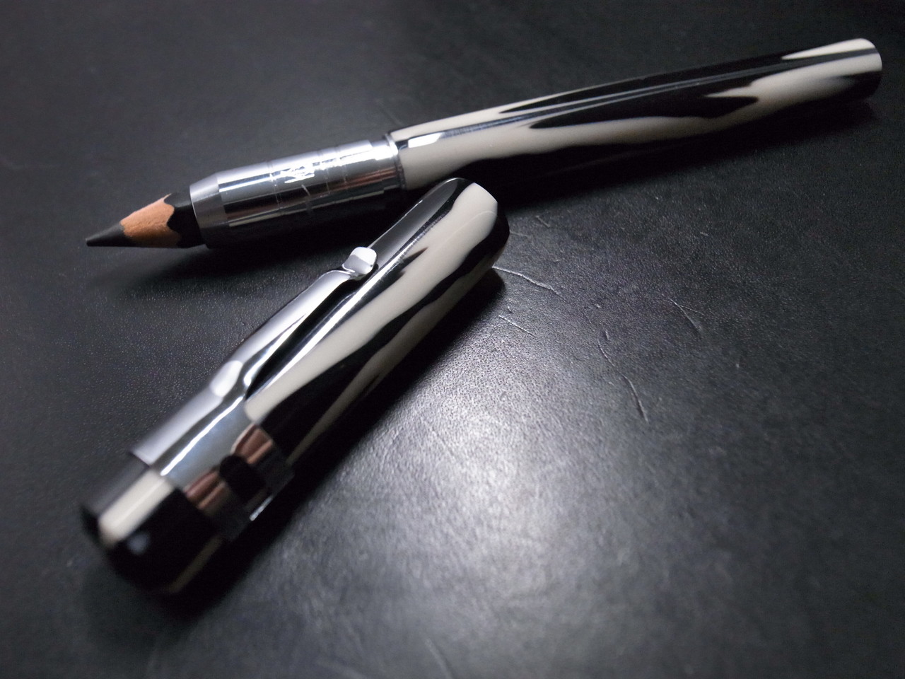 五十音 鉛筆補助軸 ミミック（ペンギン） : スティログラフィカ