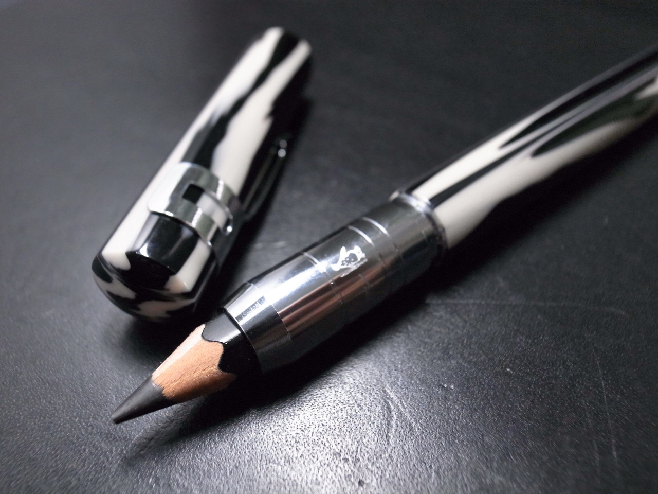 五十音 鉛筆補助軸 ミミック（ペンギン） : スティログラフィカ