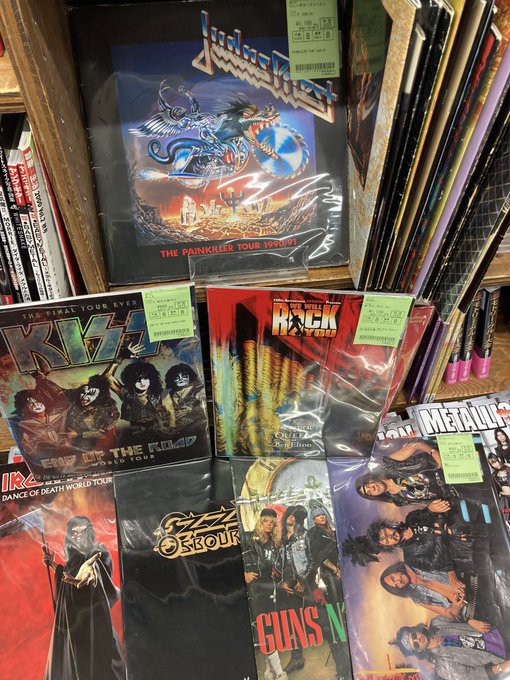 懐かしの来日公演パンフレットが入荷！ガンズ、オジー、メイデン等