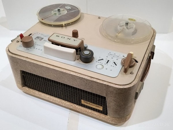 配信機器・PA機器・レコーディング機器 SONY UHF SYNTHESIZED TUNER