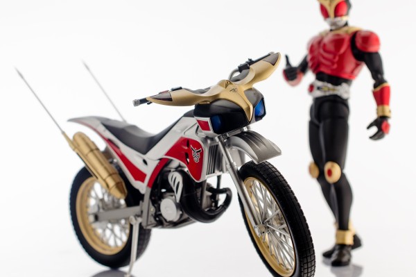 S.H.フィギュアーツ 真骨彫製法 仮面ライダークウガ&トライチェイサー