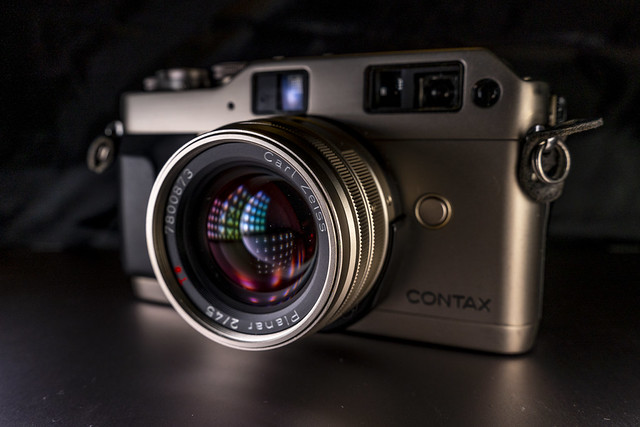 Analog Therapy: Contax G1 + Zeiss Planar 45mm f/2 + Fujifilm X-Tra