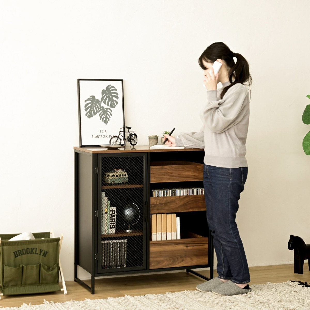 dショッピング |キャビネット ヴィンテージ調 メッシュ扉 引出し付