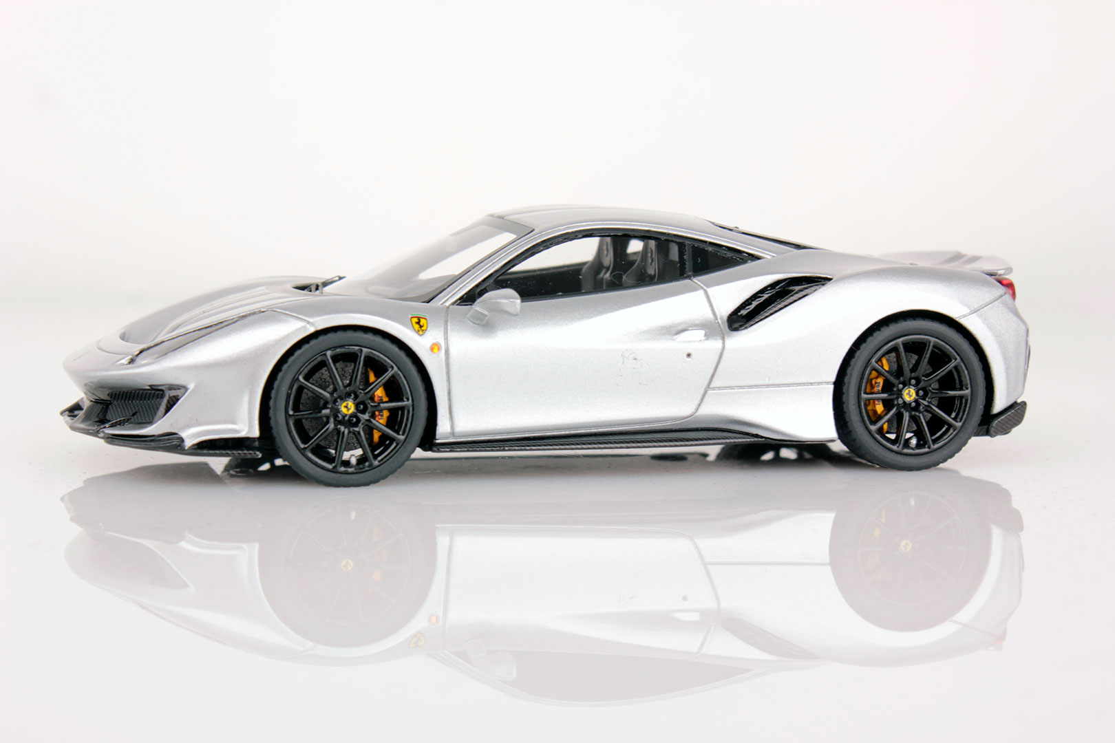 フェラーリ pista 488 メタリックシルバー ミニカー TPC 1:64 488
