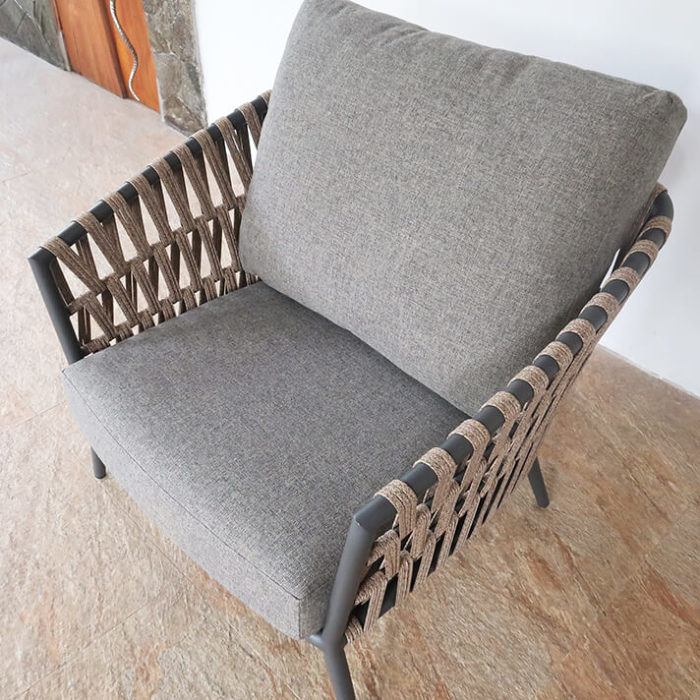 高級感のあるデザインで人気のソファ【チーク＆ラタン2.5人掛け