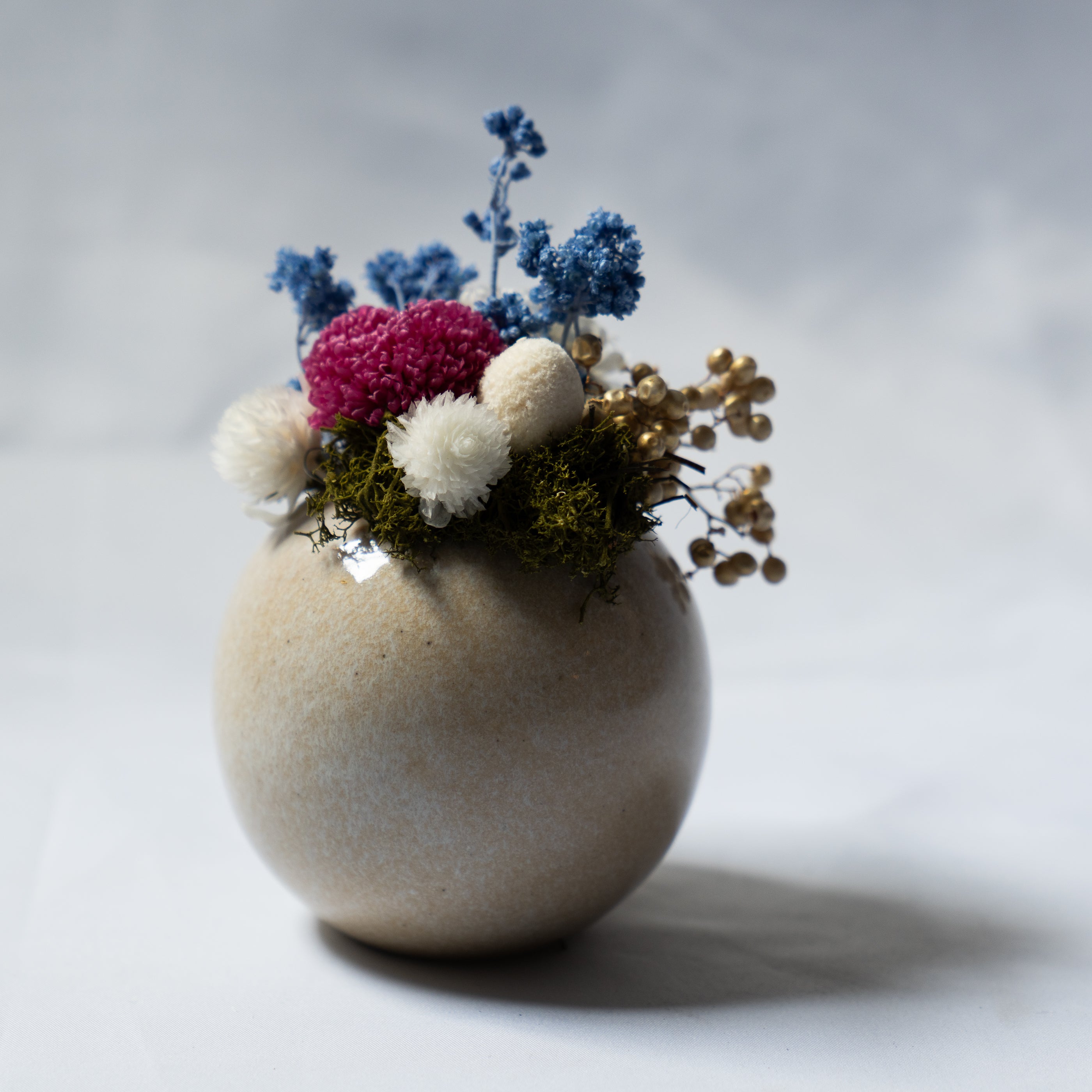 3点 nara 装飾的な陶器製フラスコ型花瓶 3点 nara 装飾的