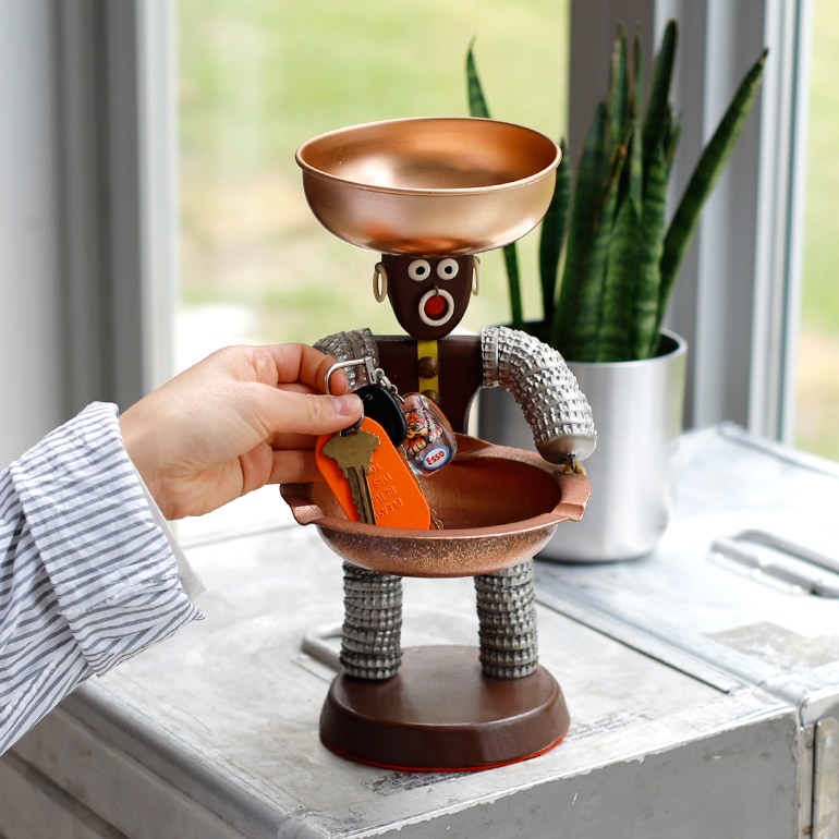 VINTAGE｜Folk Art Bottle Cap Man 通販｜DUPON35