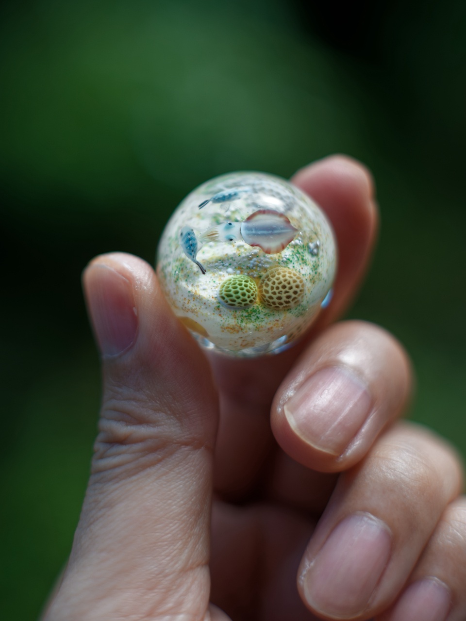 迫二郎作 金箔貼り渕ガラス鉢 オリーブグリーン 迫二郎作 金箔貼り渕