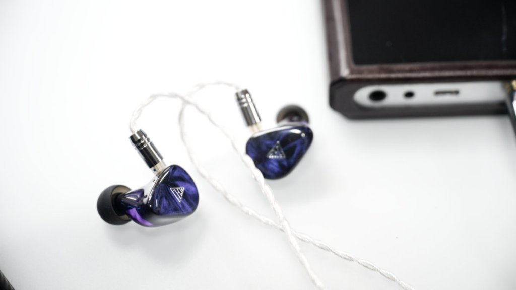 マウスパッドメーカーPadsmith初のゲーミングイヤホン「Padsmith