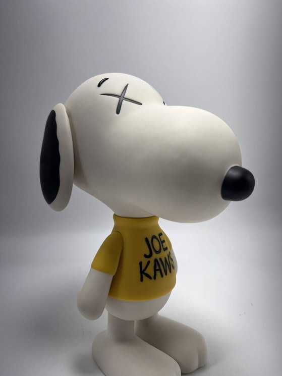 ▷ Kaws x Peanuts Joe Snoopy Vinyl Figure by Kaws, 2011 | Pop Art
