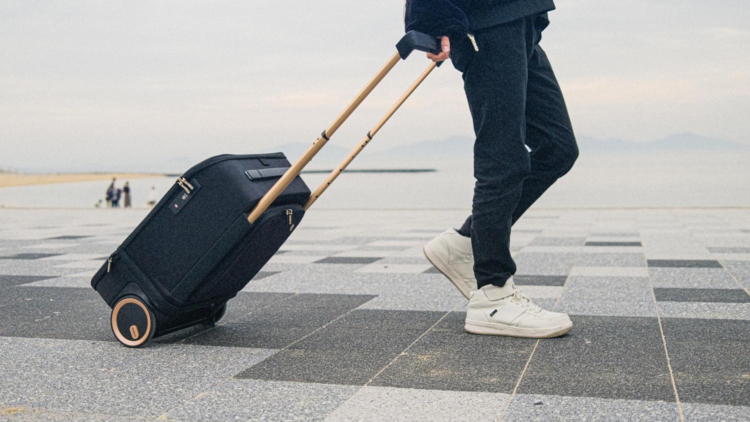 サイズ変更可能！旅好きの『欲しい』を詰め込んだ多機能スーツケースKABUTO