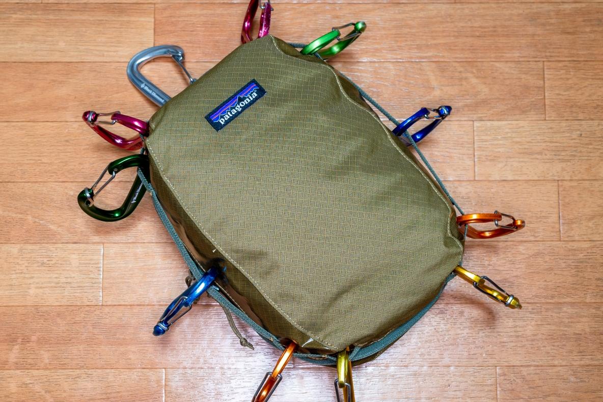 パタゴニアの「キューブ型ポーチ」がアウトドアに最適な理由。入りきら