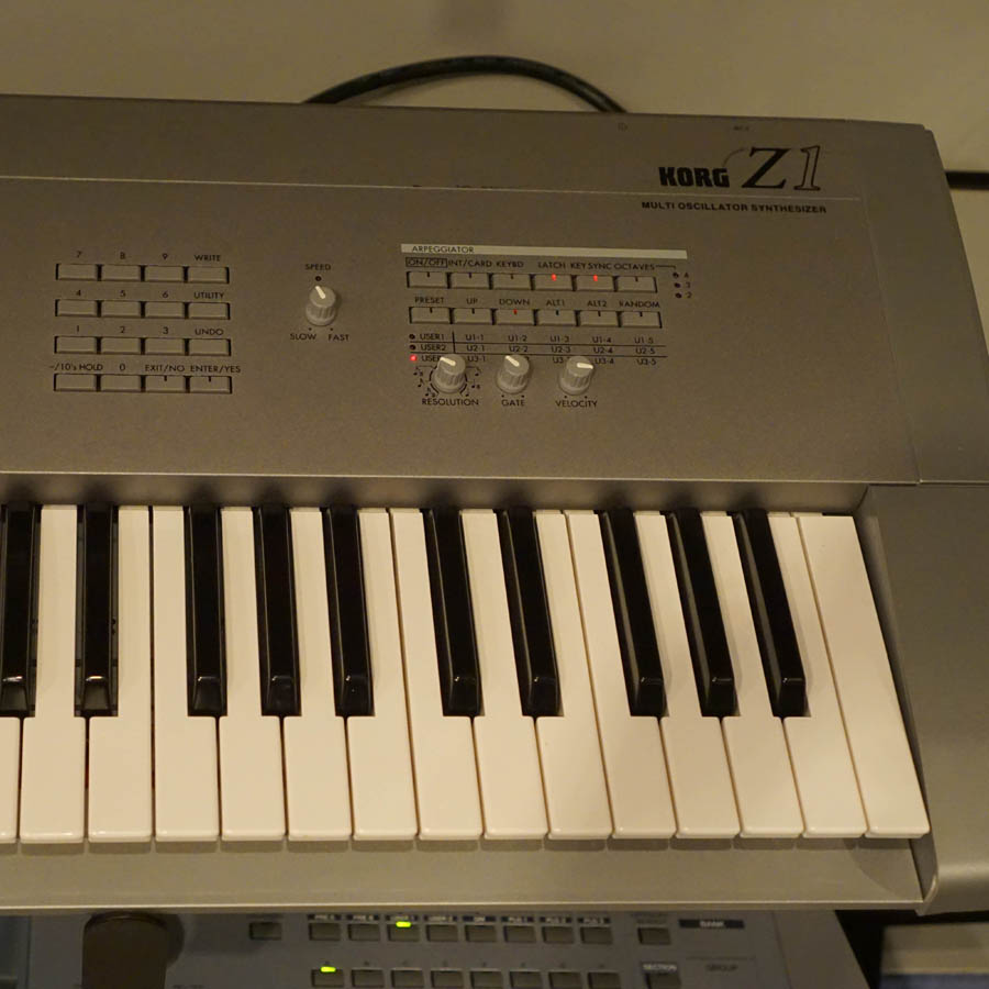 KORG Z1 コルグ シンセサイザー 物理モデル音源 MOSS音源搭載 61鍵盤