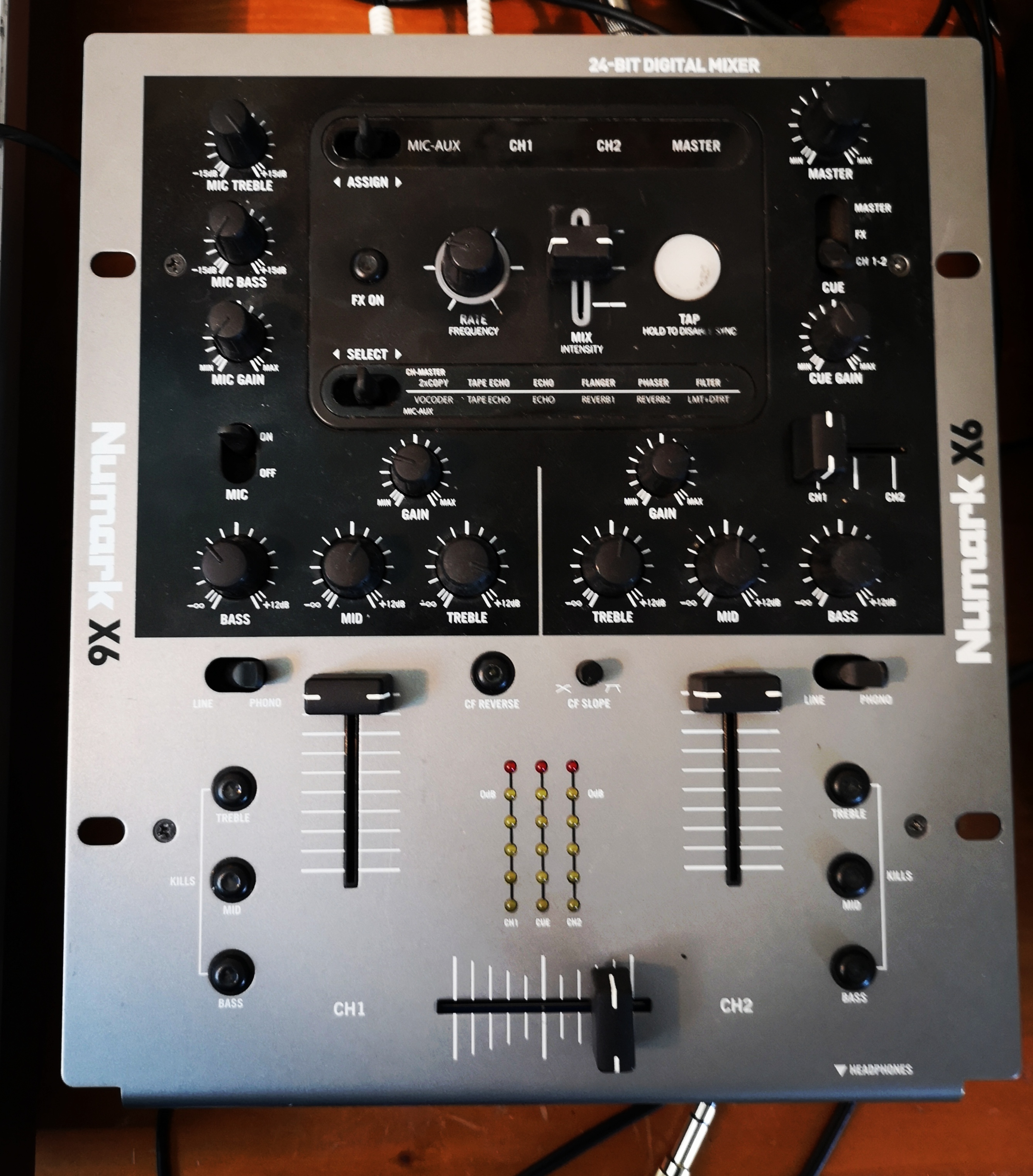 X6 - Numark X6 - Audiofanzine Numark X6 24-BIT DIGITAL MIXER