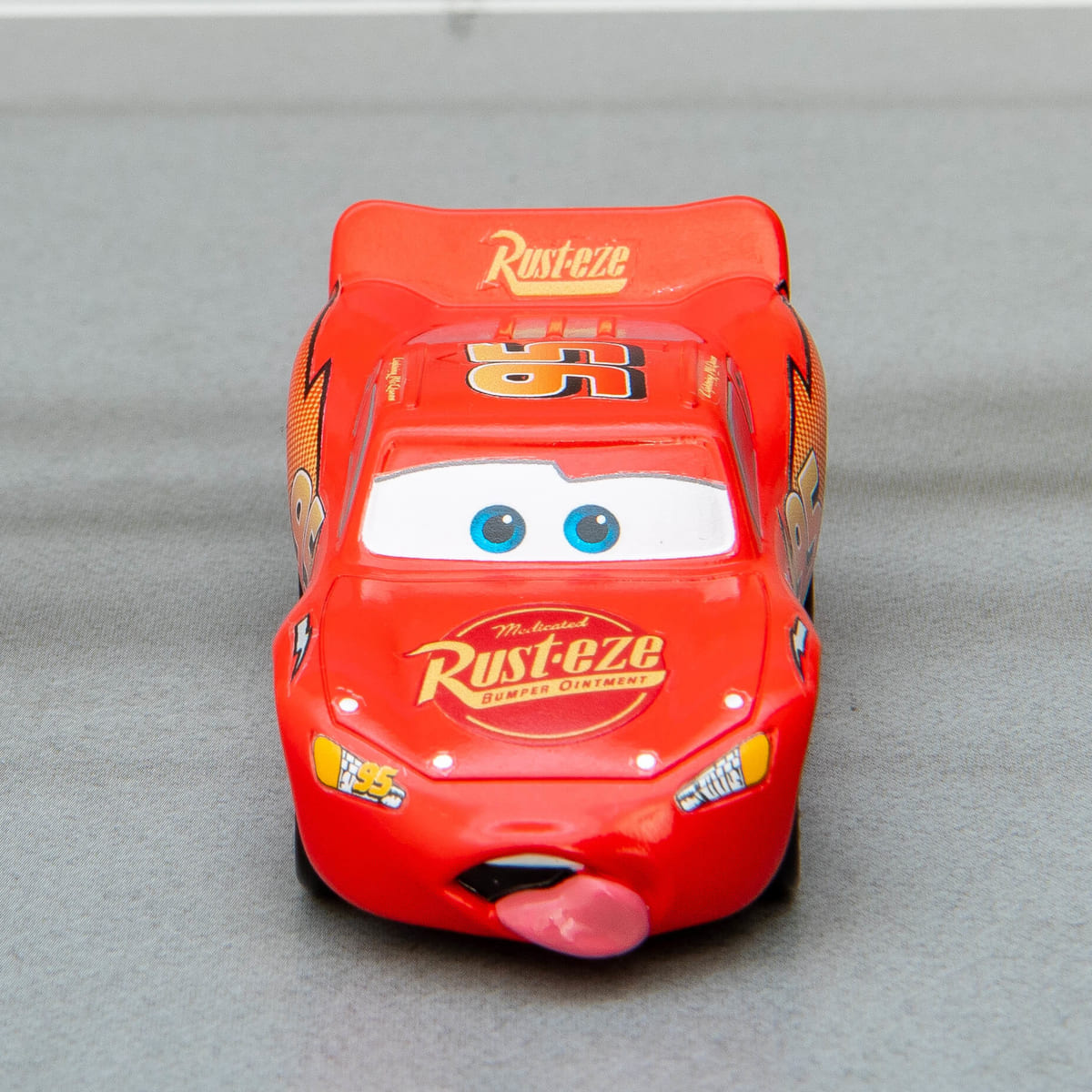 カーズ トミカ ライトニング・マックィーン(ジャンプタイプ