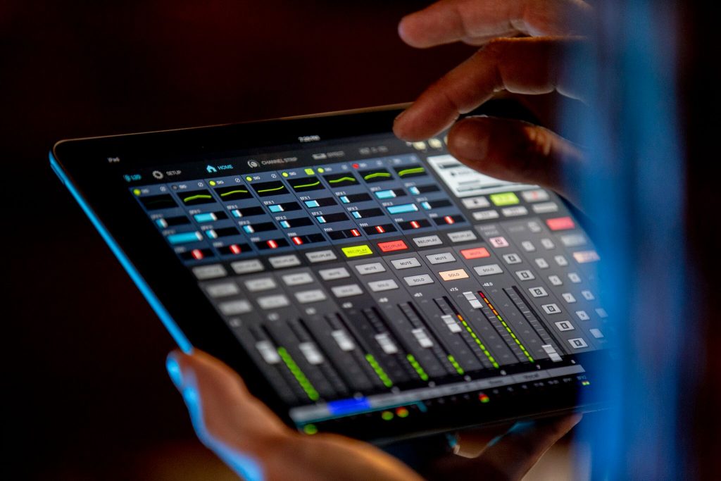 ZOOM デジタルミキサー＆レコーダー「LiveTrak L-20」ライブ仕様の20