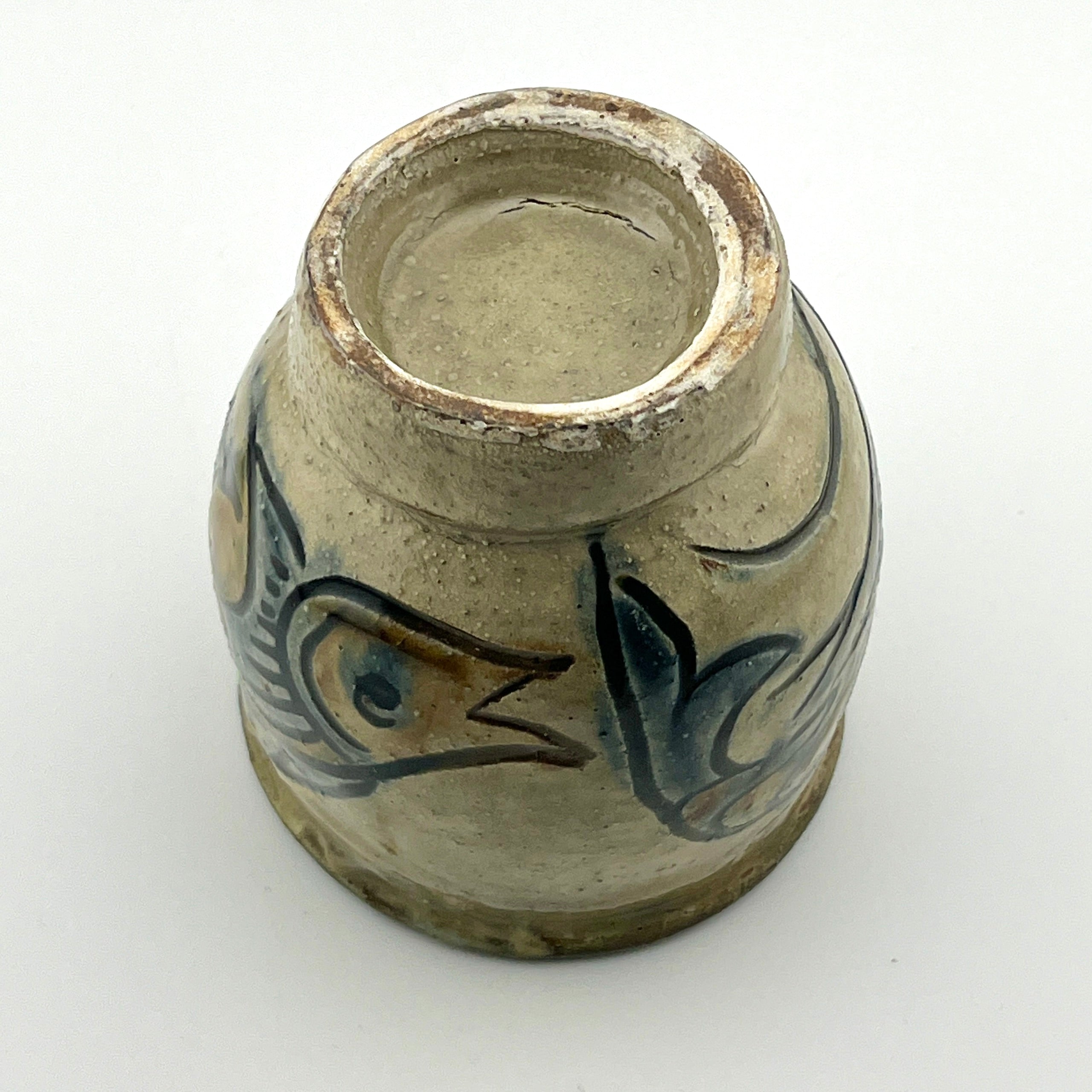 壺屋焼 人間国宝 金城次郎作 魚海老文湯呑 （笑う魚） – 生活民芸 なかむた