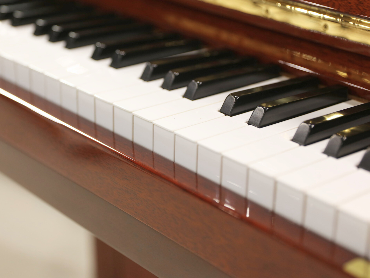 中古ピアノ YAMAHA（ヤマハ）W106 ヤマハ木目ピアノの定番モデル