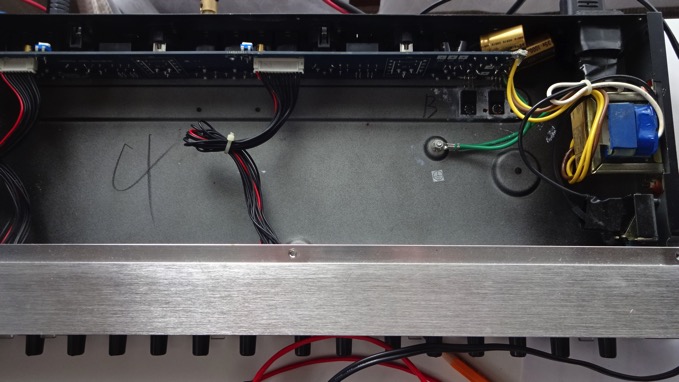 BEHRINGER(ベリンガー)のコンプMDX2200の改造方法を紹介 | Mitchie Mの