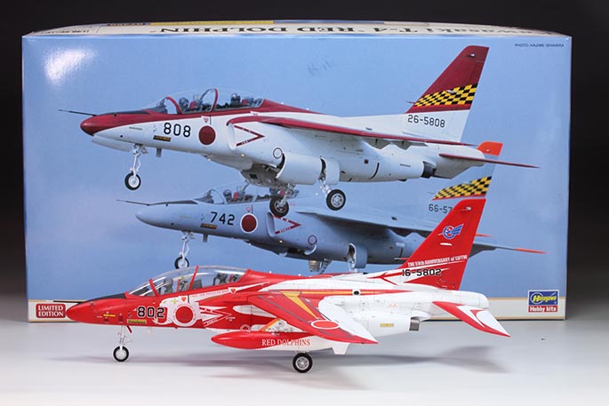 完成品 1/48 航空自衛隊 T-4 レッドドルフィン 全長30cm 航空自衛隊 T