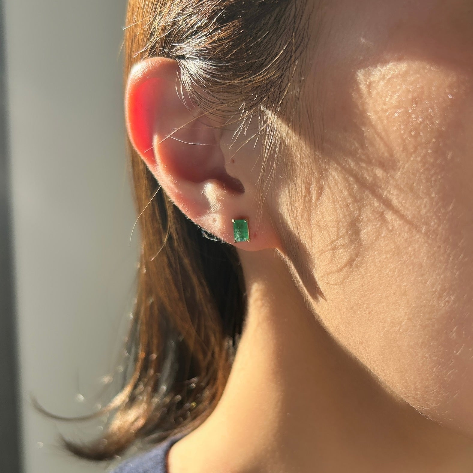 K18スクエアエメラルドピアス