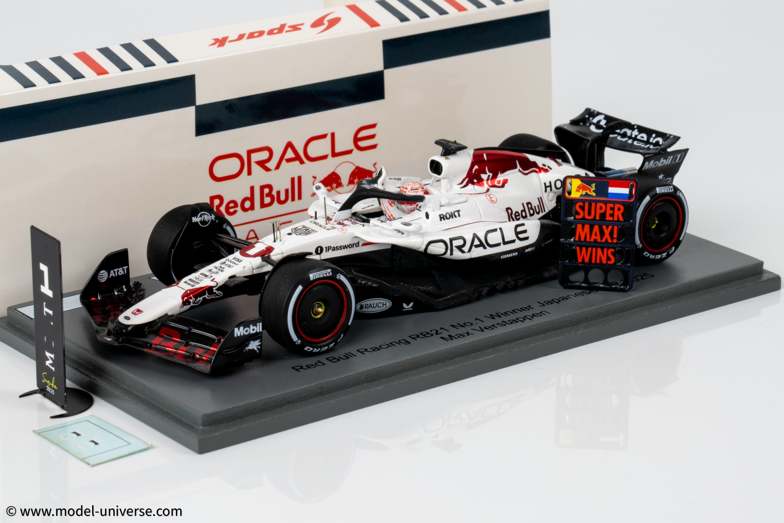 Spark - 1:43 Red Bull Racing RB21 No.1 Max Verstappen Winner