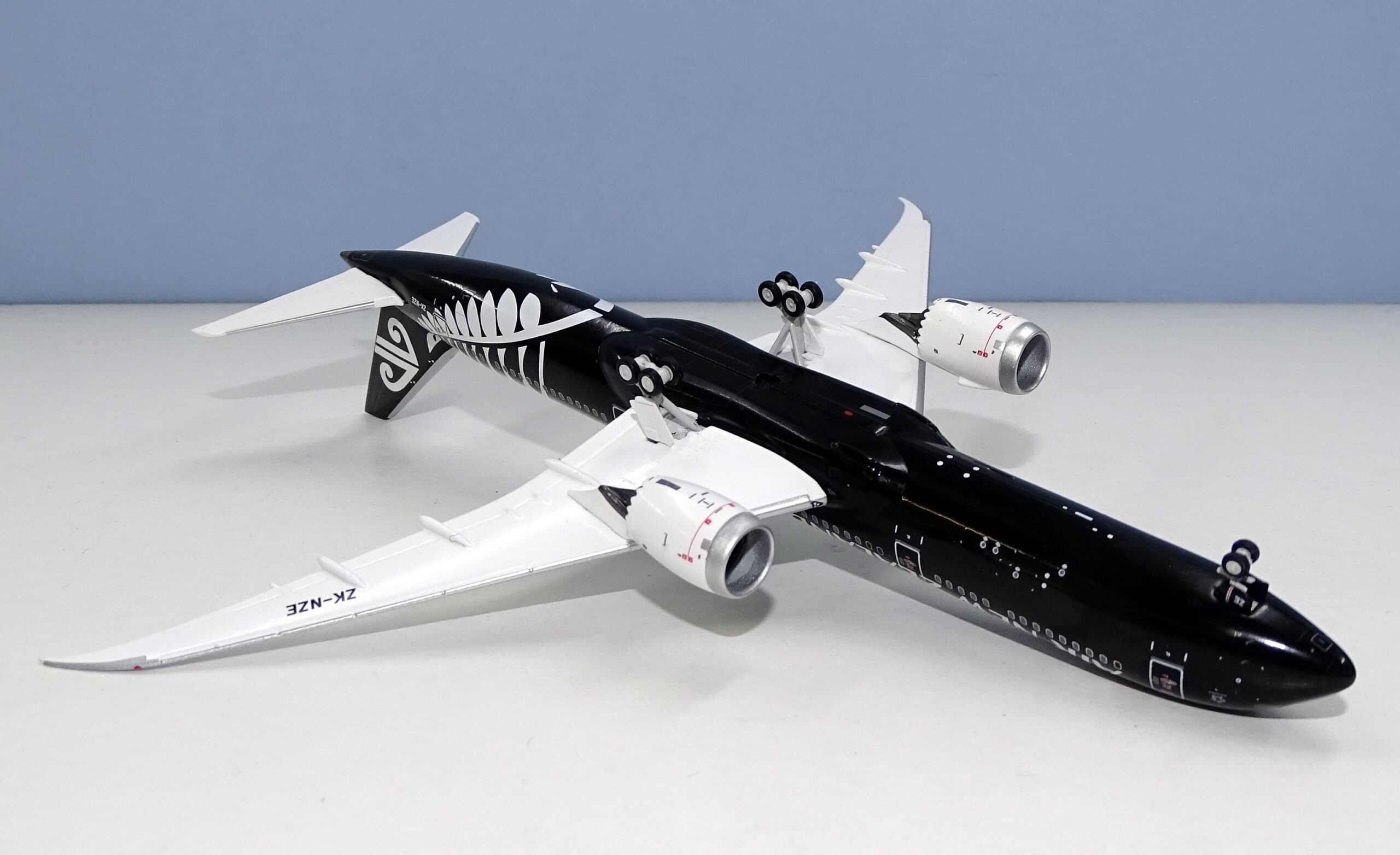Trent Troubles: Air New Zealand Boeing 787-9 ZK-NZE by NG Models