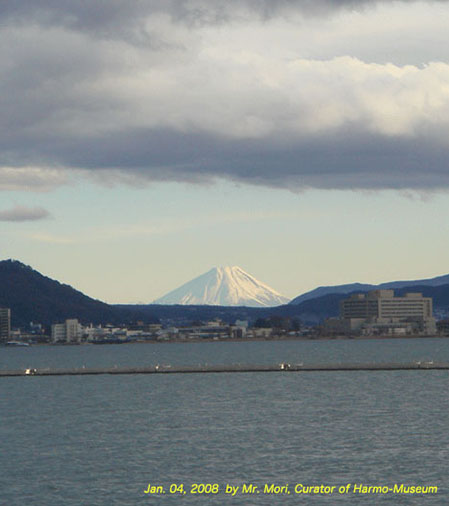 諏訪湖から見る富士