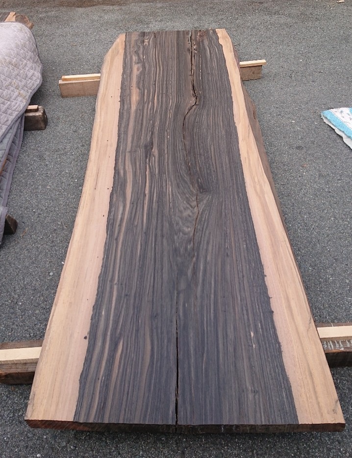 幅広900mm以上！不動の人気“ウォールナット一枚板”の乾燥材をご紹介