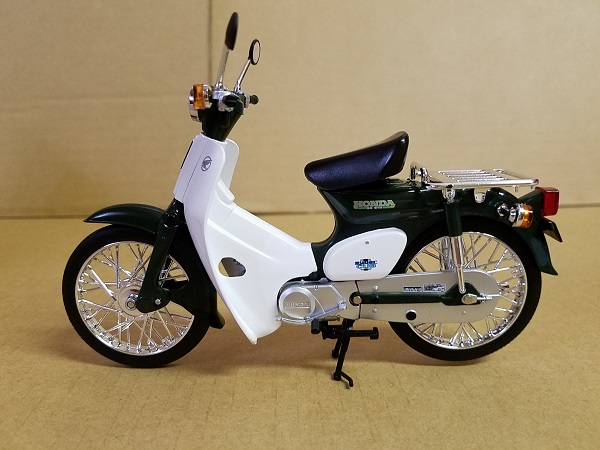 アオシマの完成品バイク「1/12 Honda スーパーカブ50」を手に入れまし